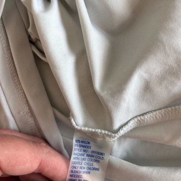 Peter Nygard White Sleeveless Tank, Size Medium - Picture 9 of 9